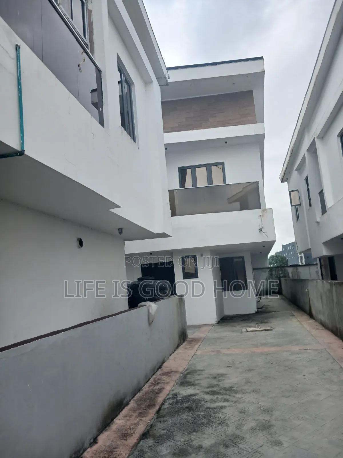 4bdrm Duplex in Crown View, Ologolo for rent