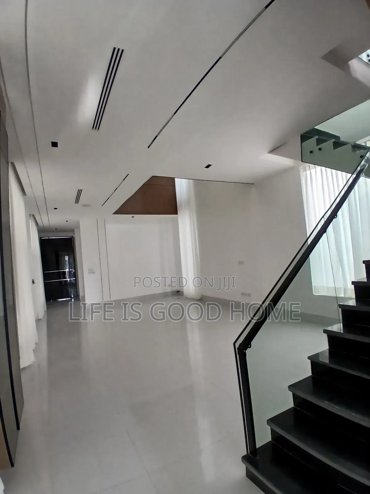 5bdrm Duplex in Banana View Estate, Chevron for sale