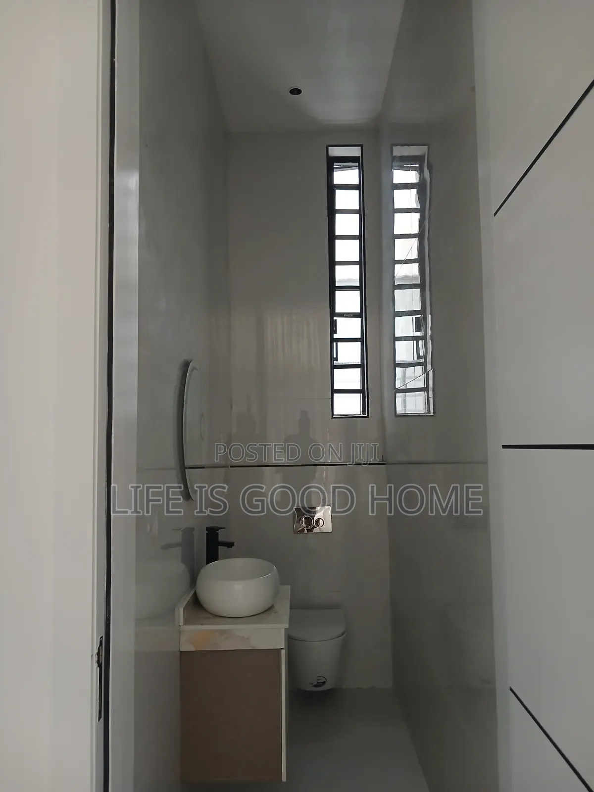 5bdrm Duplex in Banana View Estate, Chevron for sale
