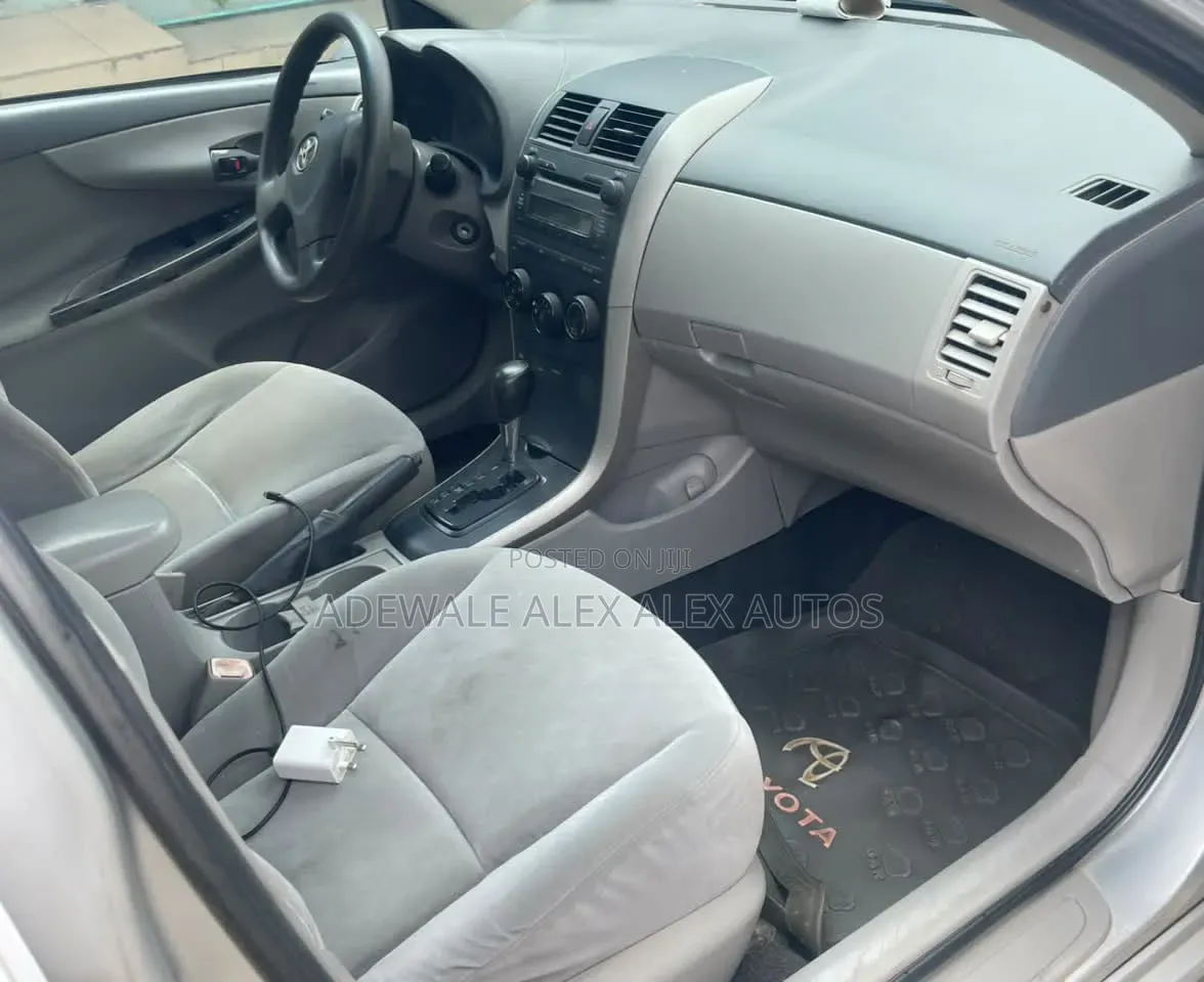Toyota Corolla 2009 Silver