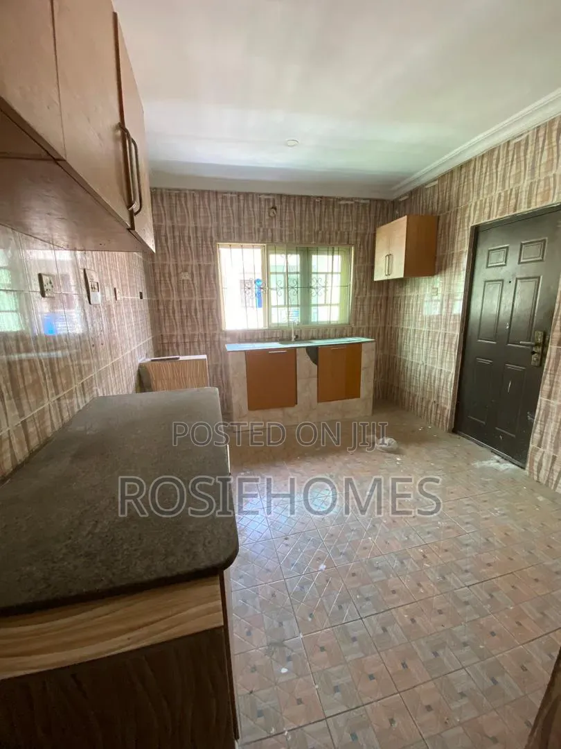 3bdrm Block of Flats in Goif, Lakowe for rent