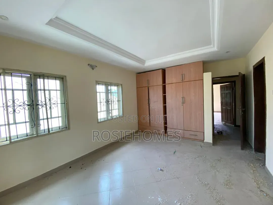 3bdrm Block of Flats in Goif, Lakowe for rent