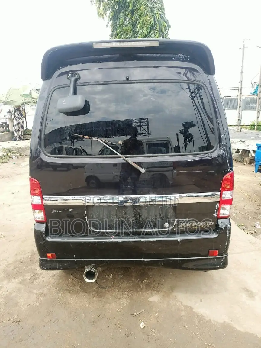 Suzuki Every 2005