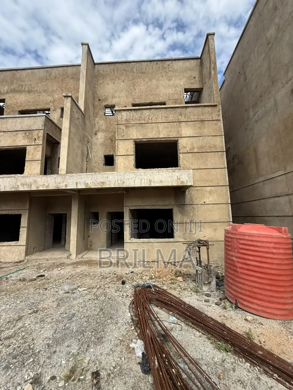 4bdrm Duplex in Life Camp for sale