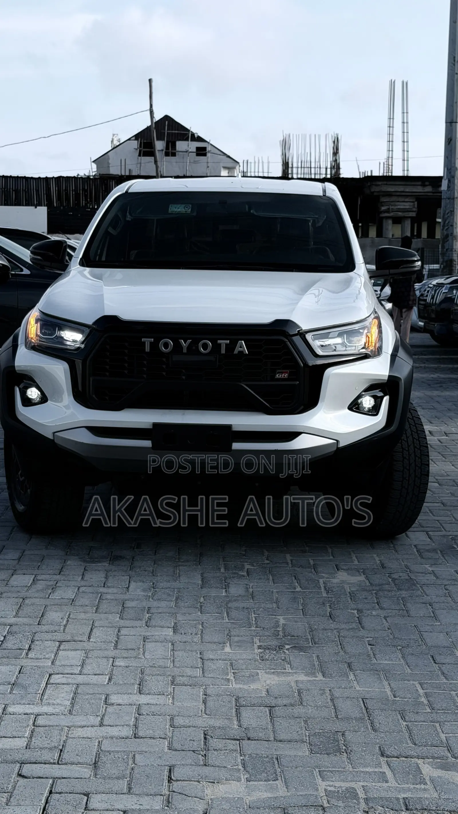 Toyota Hilux 2024 White