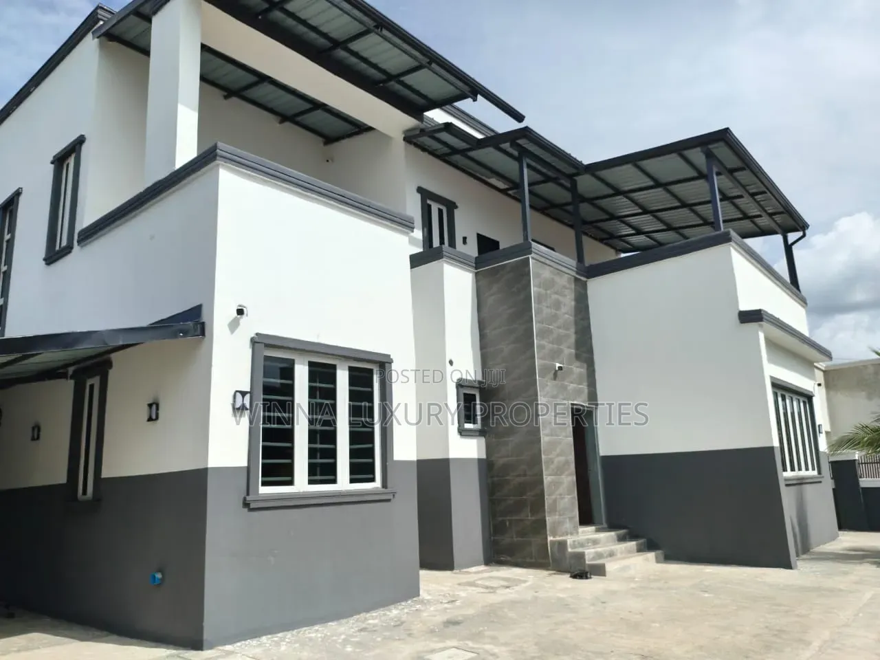 5bdrm Duplex in Vinehill Estate, Lugbe District for sale