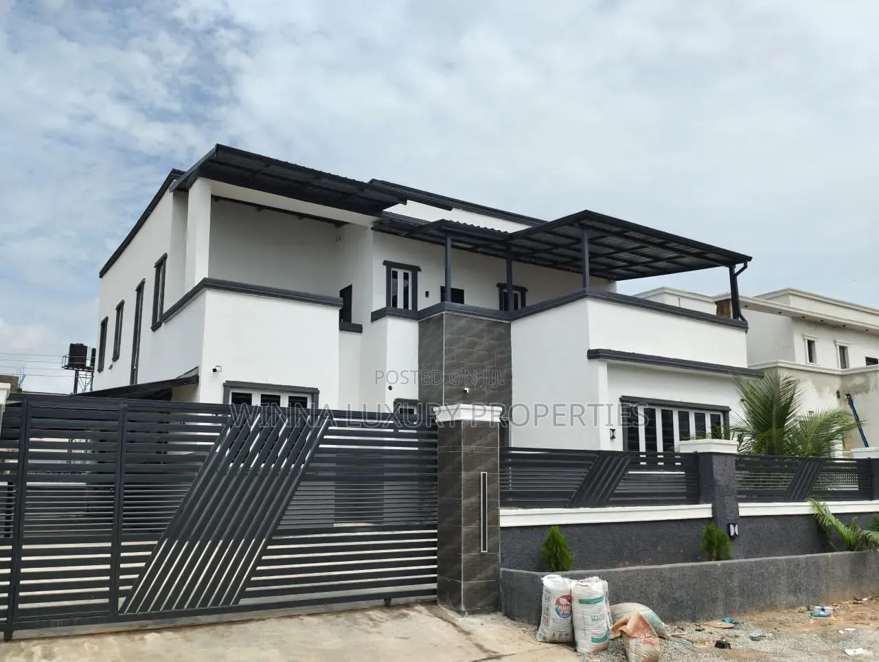 5bdrm Duplex in Vinehill Estate, Lugbe District for sale