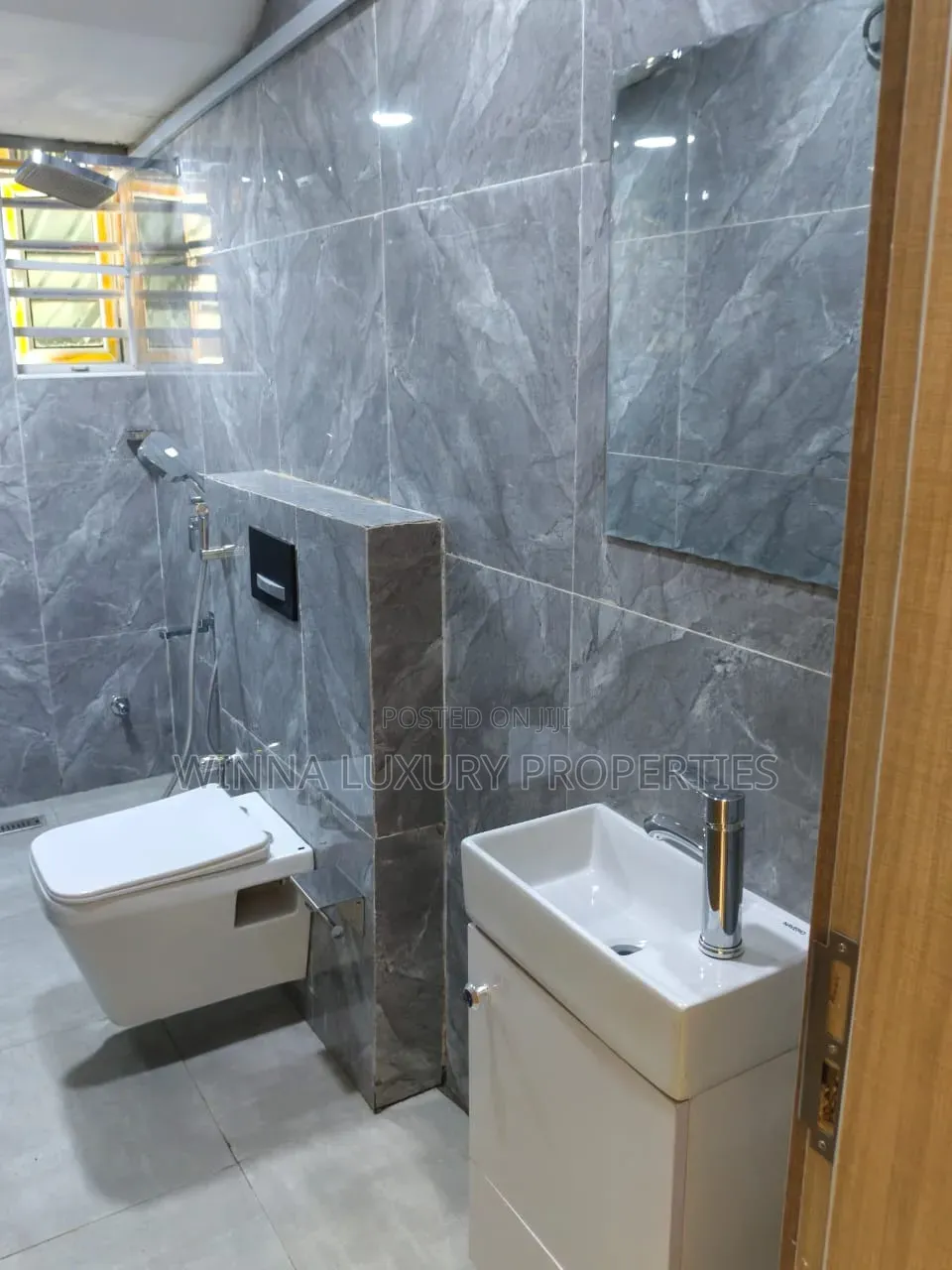 5bdrm Duplex in Vinehill Estate, Lugbe District for sale