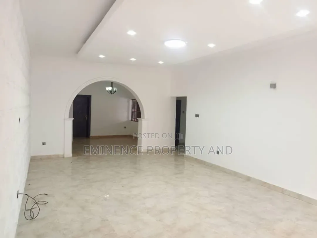 3bdrm Apartment in Lekki Phase 1 for rent