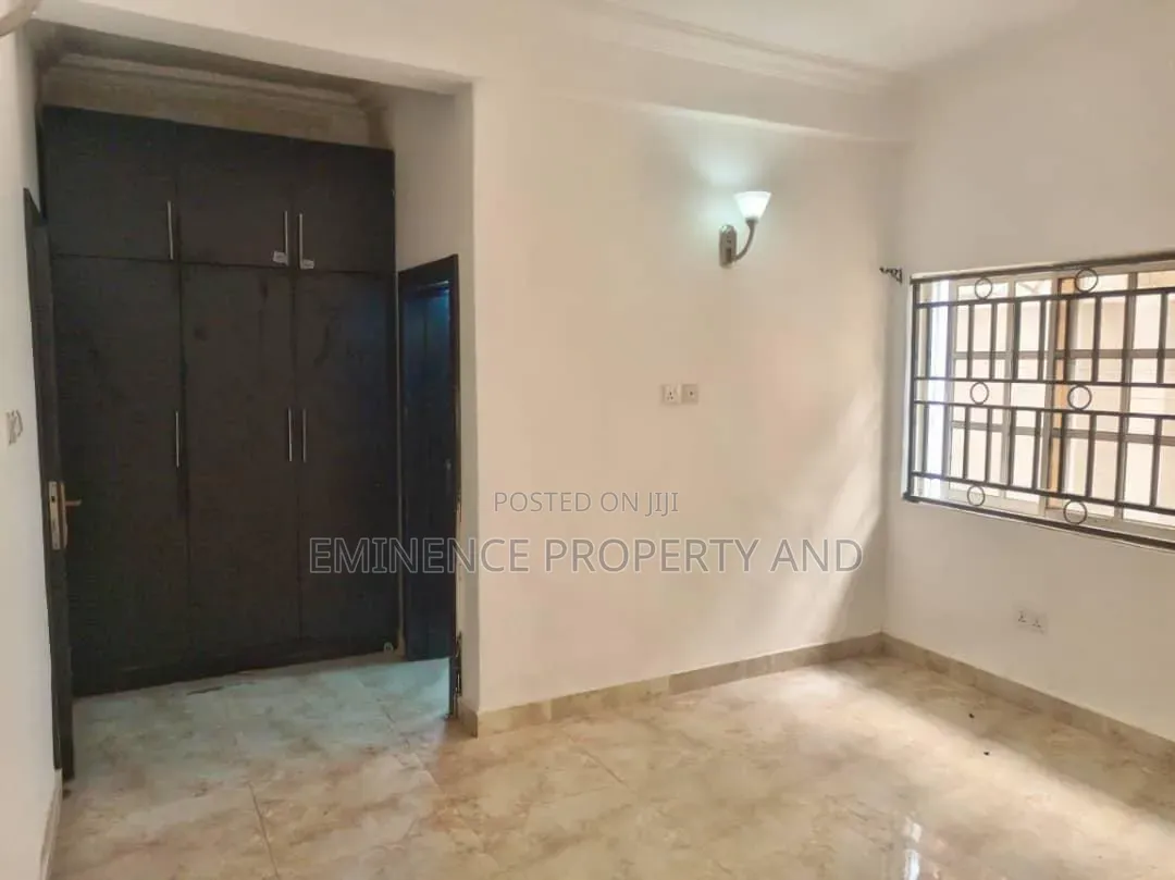 3bdrm Apartment in Lekki Phase 1 for rent