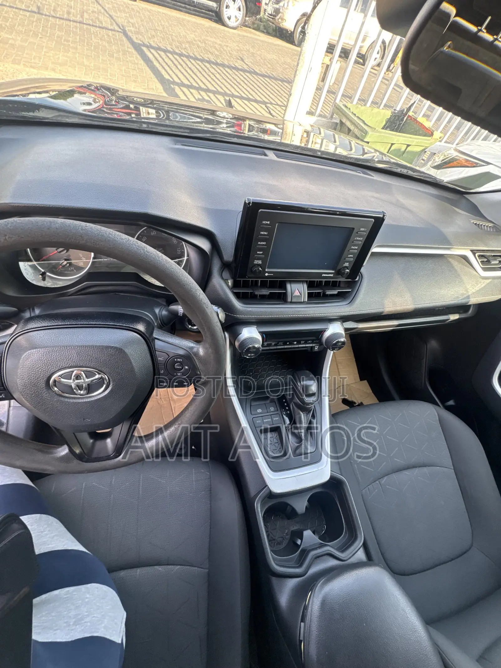Toyota RAV4 XLE 2021 Black