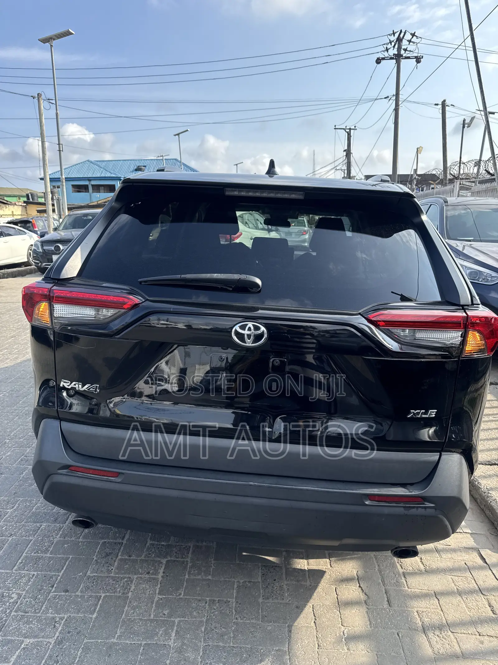 Toyota RAV4 XLE 2021 Black