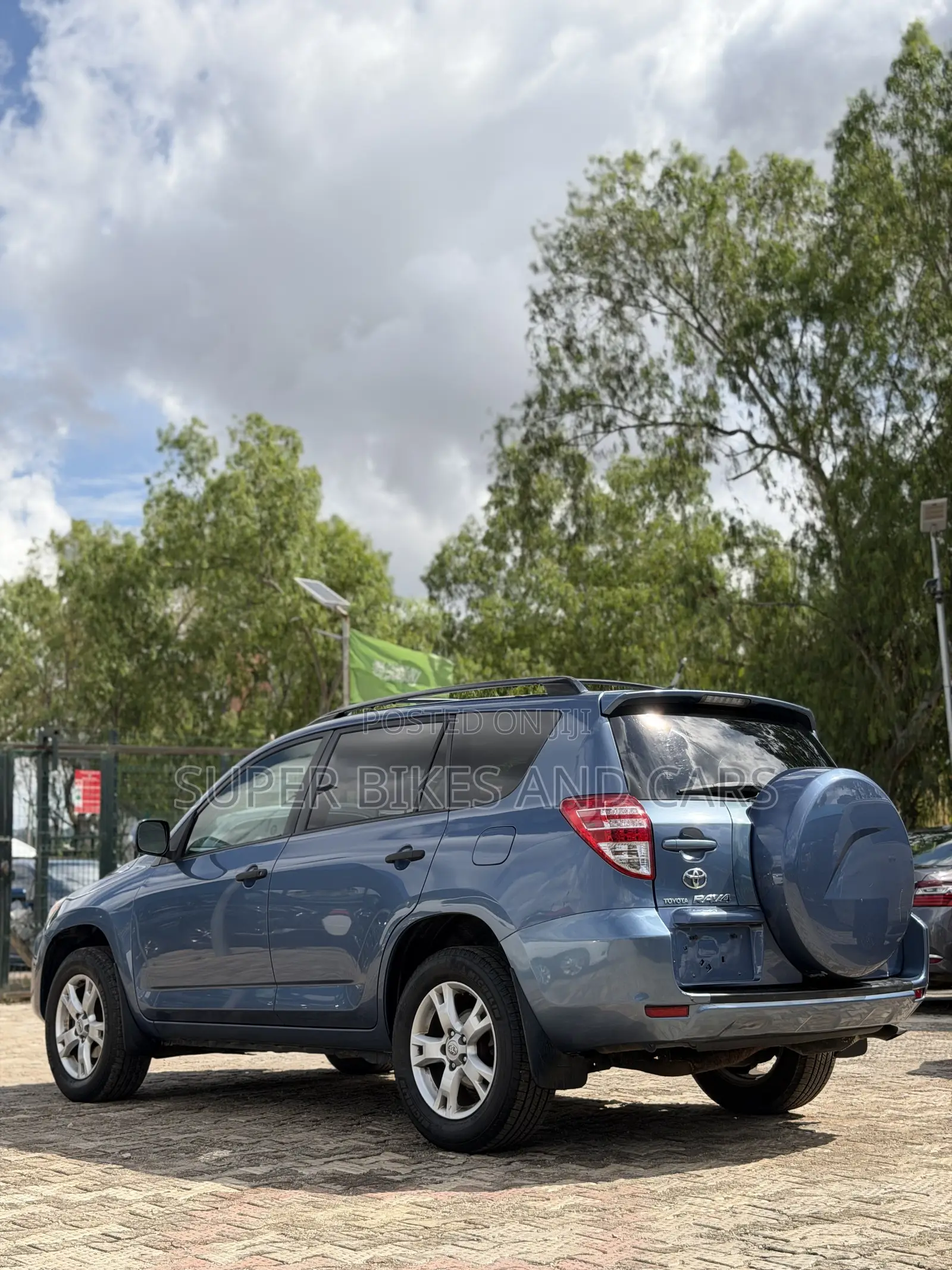Toyota RAV4 V6 2009 Blue