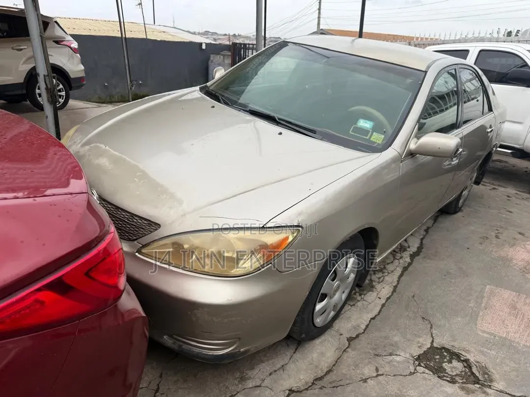 Toyota Camry 2004 Gold