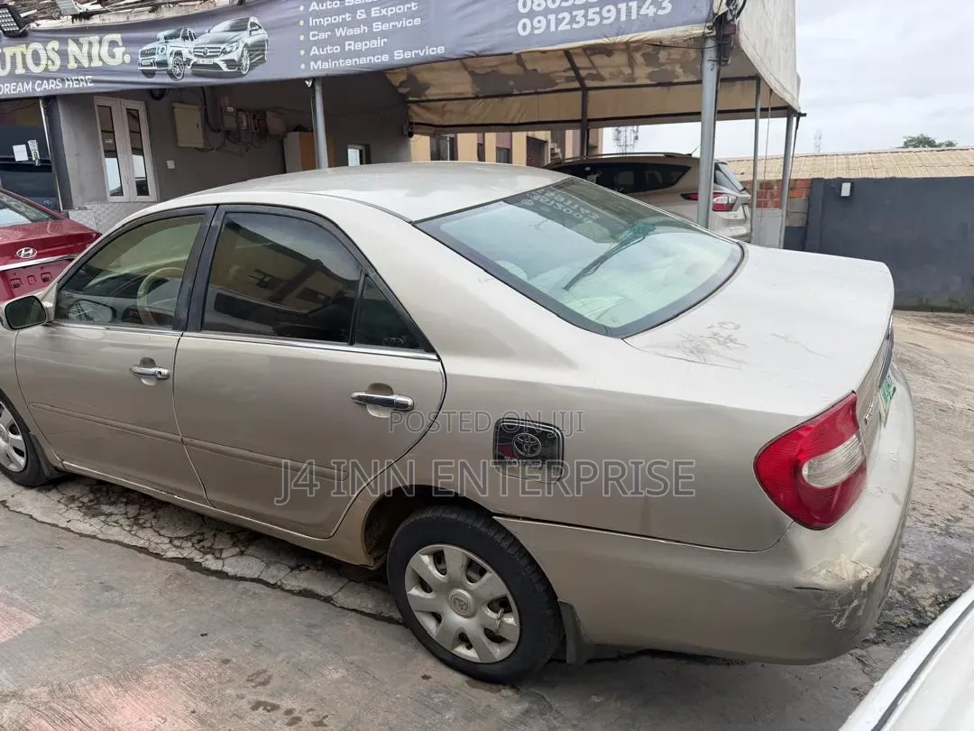 Toyota Camry 2004 Gold