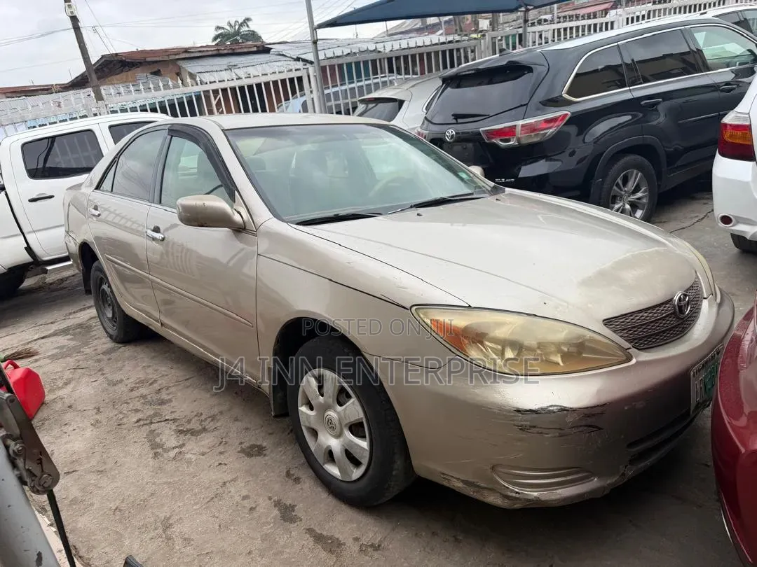 Toyota Camry 2004 Gold
