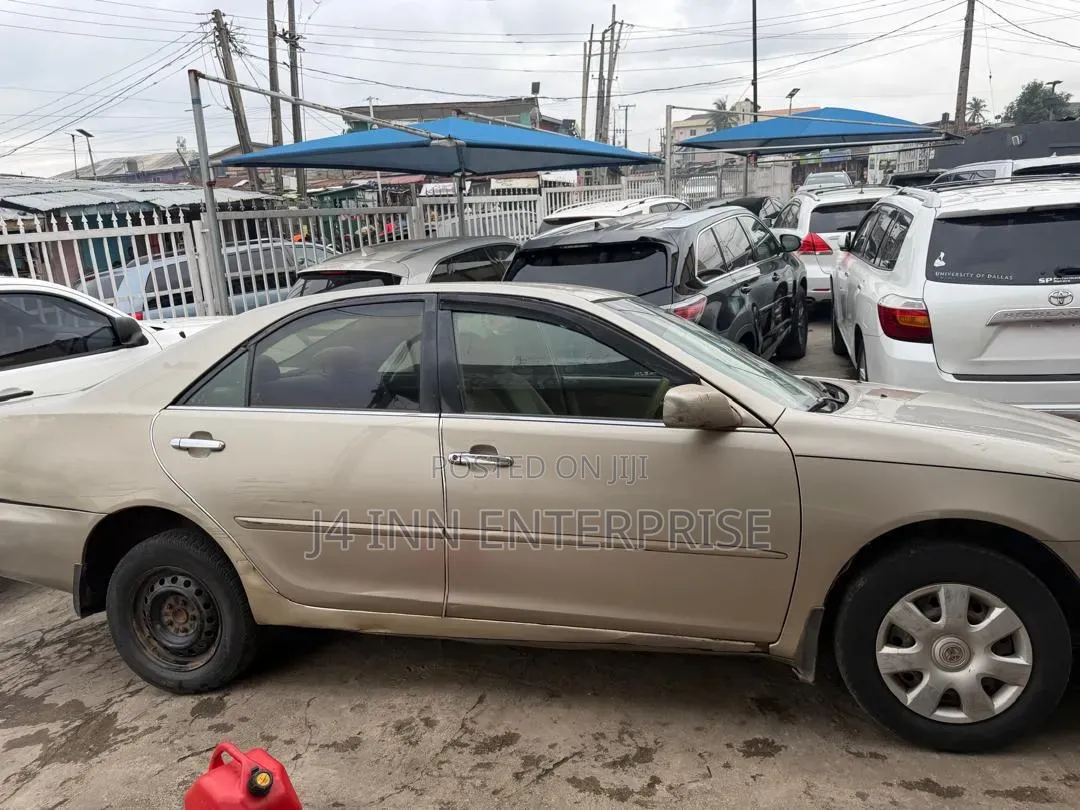 Toyota Camry 2004 Gold