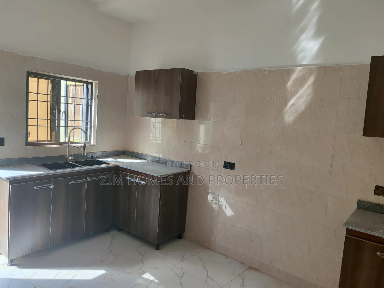 2bdrm Bungalow in Zim Homes And, Area 11 for rent