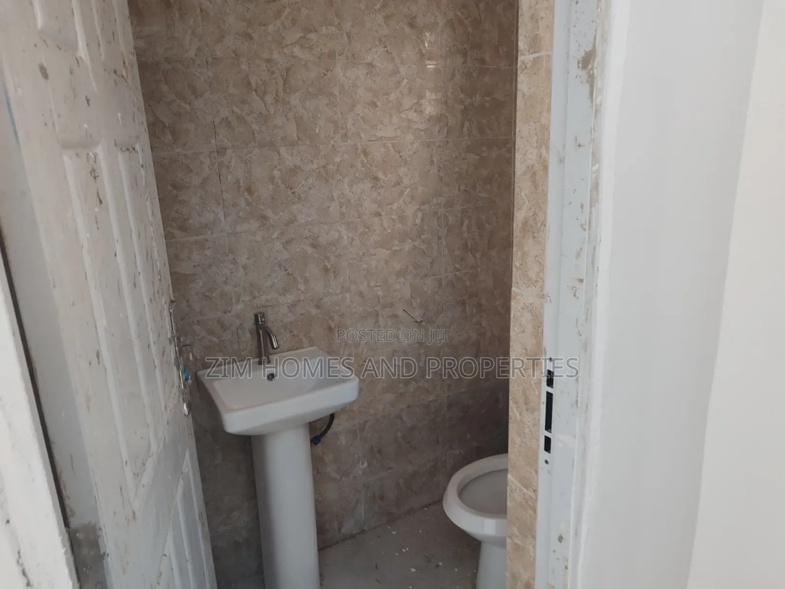 2bdrm Bungalow in Zim Homes And, Area 11 for rent