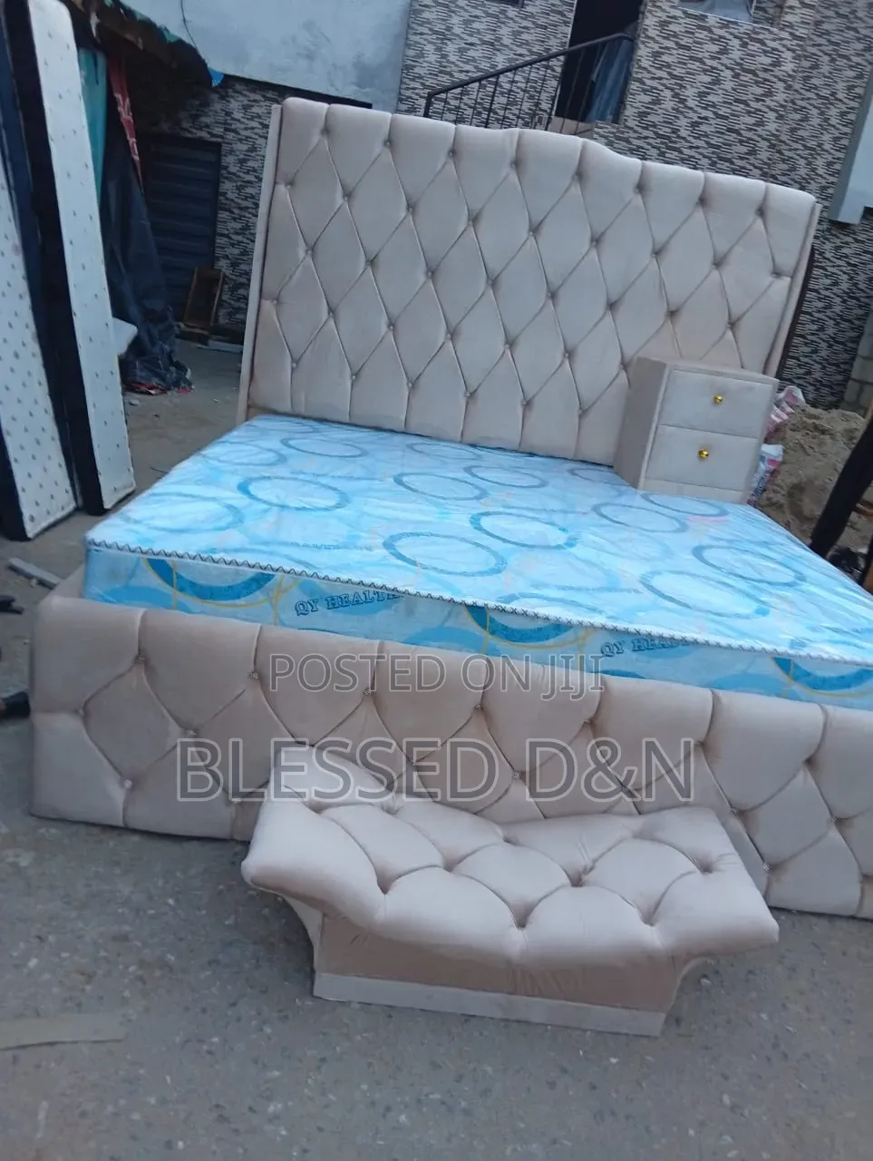 Super Luxury Upholstery Padded Bed Frame With Drawer