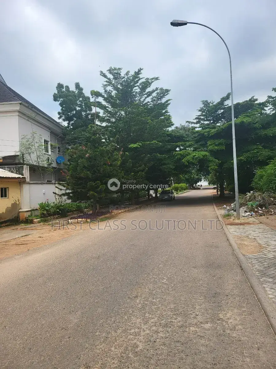 5bdrm Duplex in Wuse 2 for sale