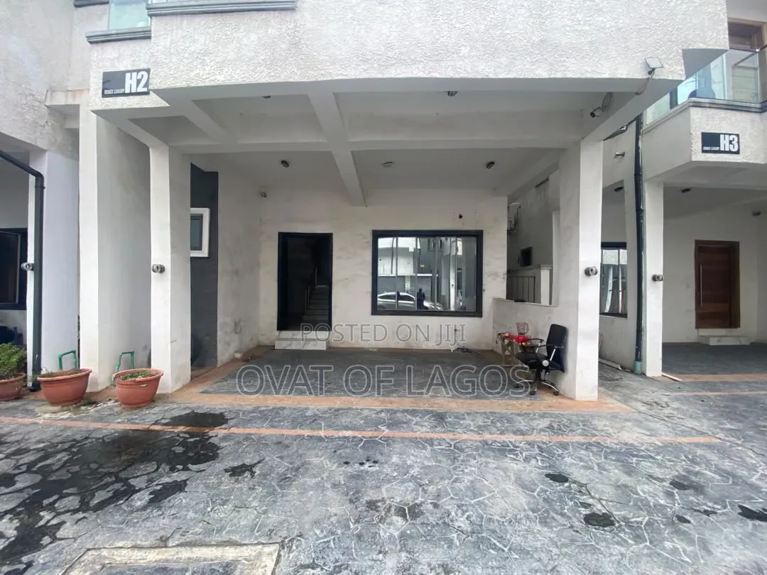 4bdrm Duplex in Ikota for rent