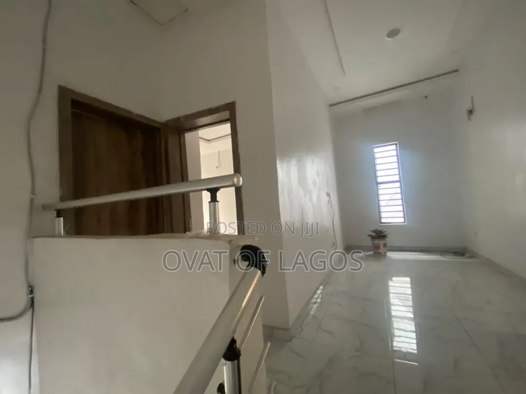 4bdrm Duplex in Ikota for rent
