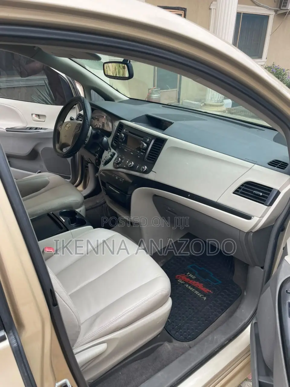 Toyota Sienna LE 7 Passenger 2011 Gold