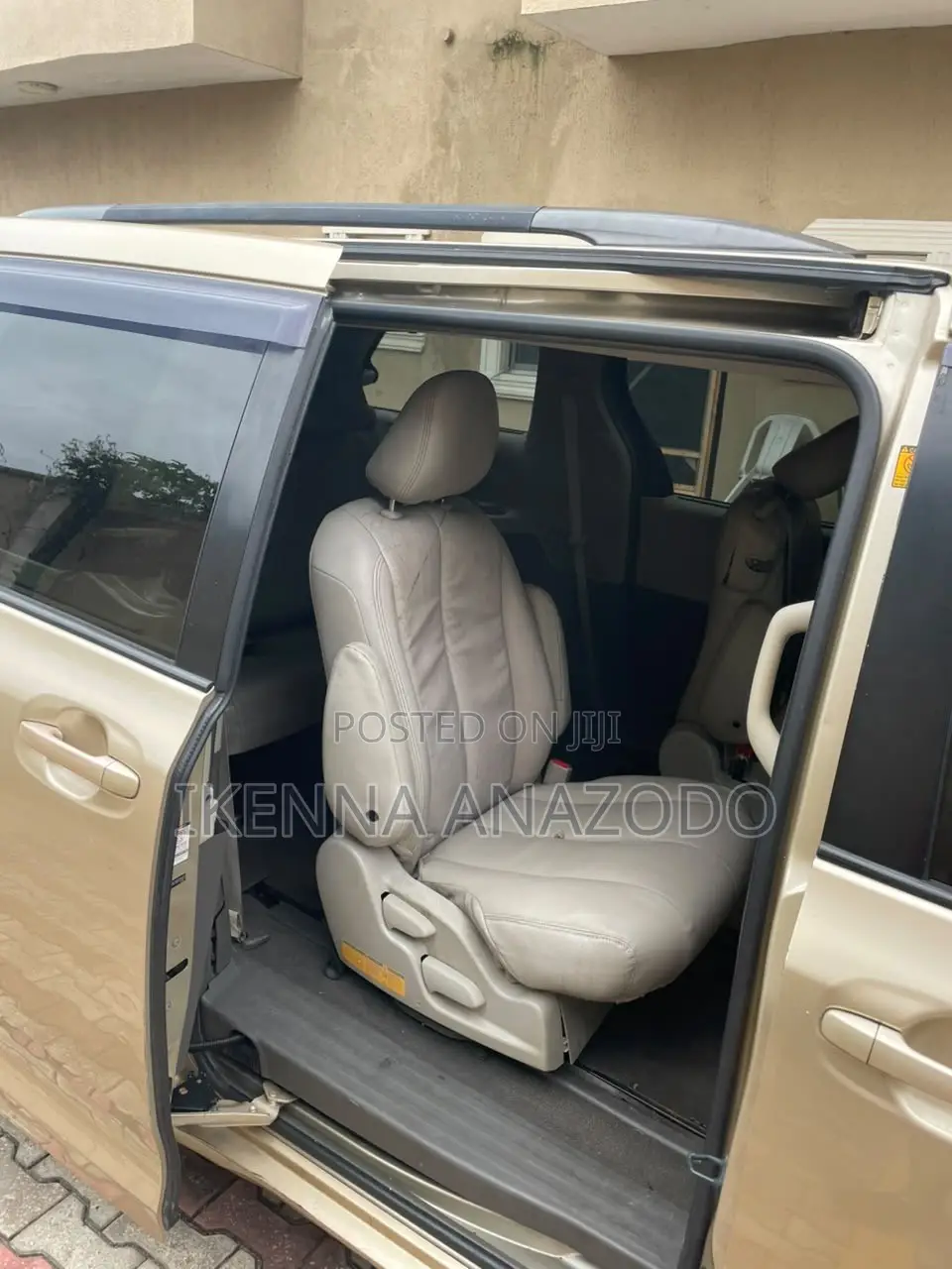 Toyota Sienna LE 7 Passenger 2011 Gold