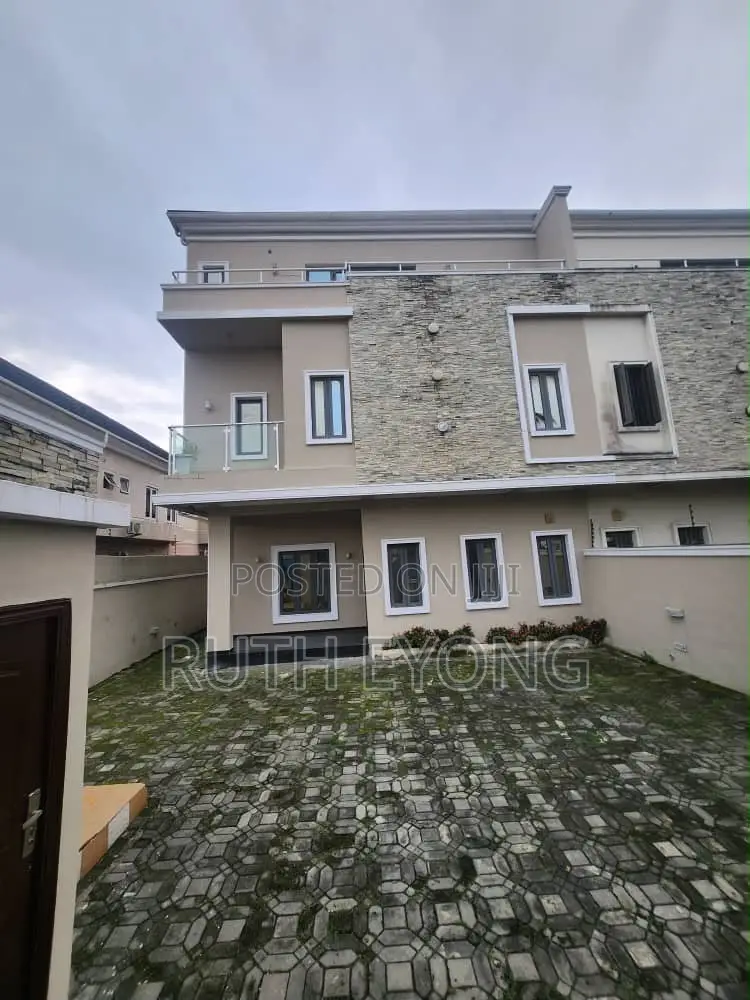 5bdrm House in Lekki Phase 1 Proper for rent