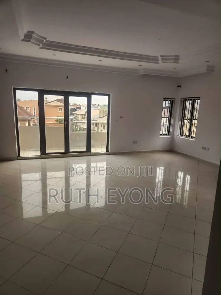 5bdrm House in Lekki Phase 1 Proper for rent