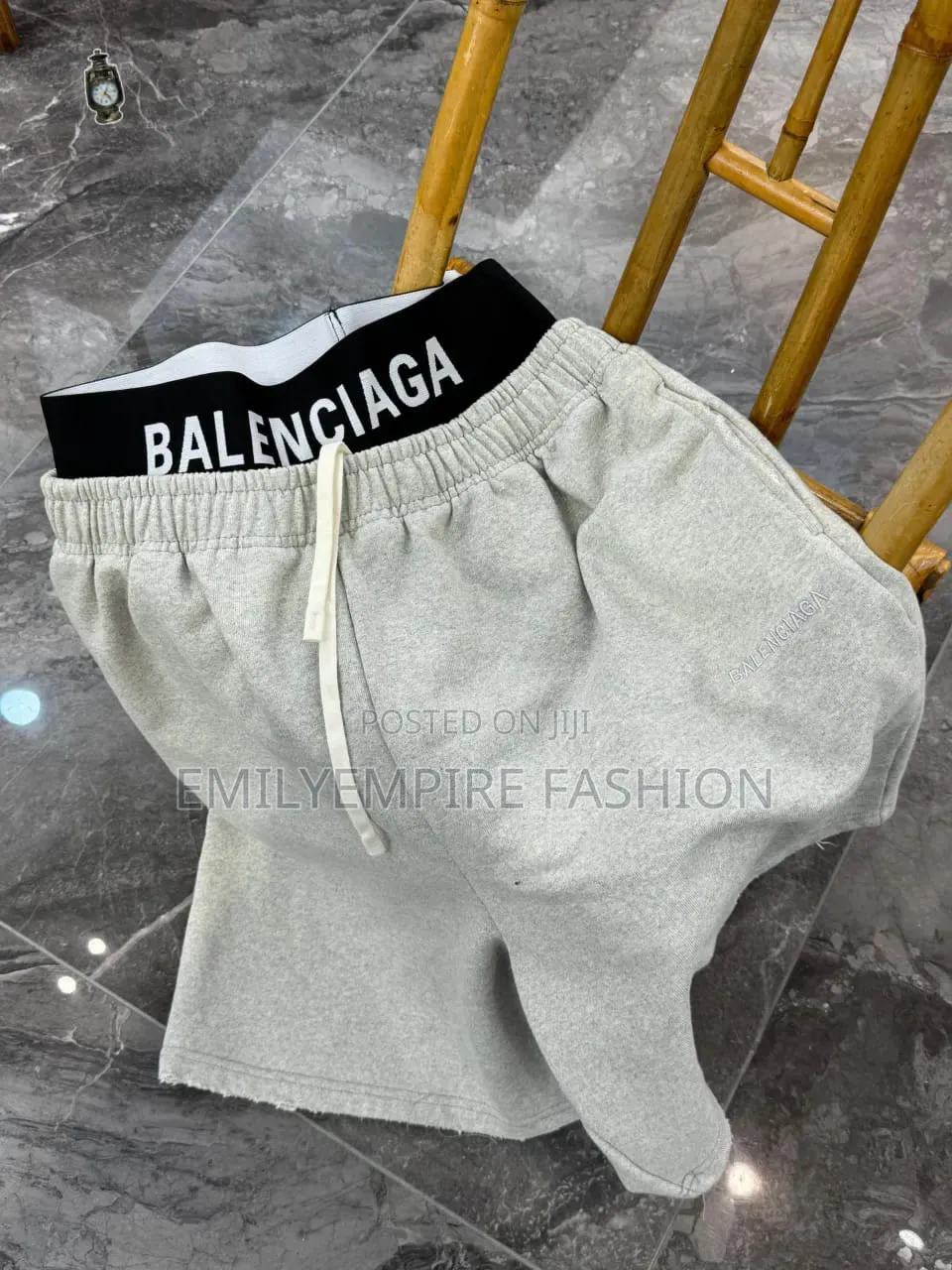 Lúxury Balenciaga Short Available Now in Store 