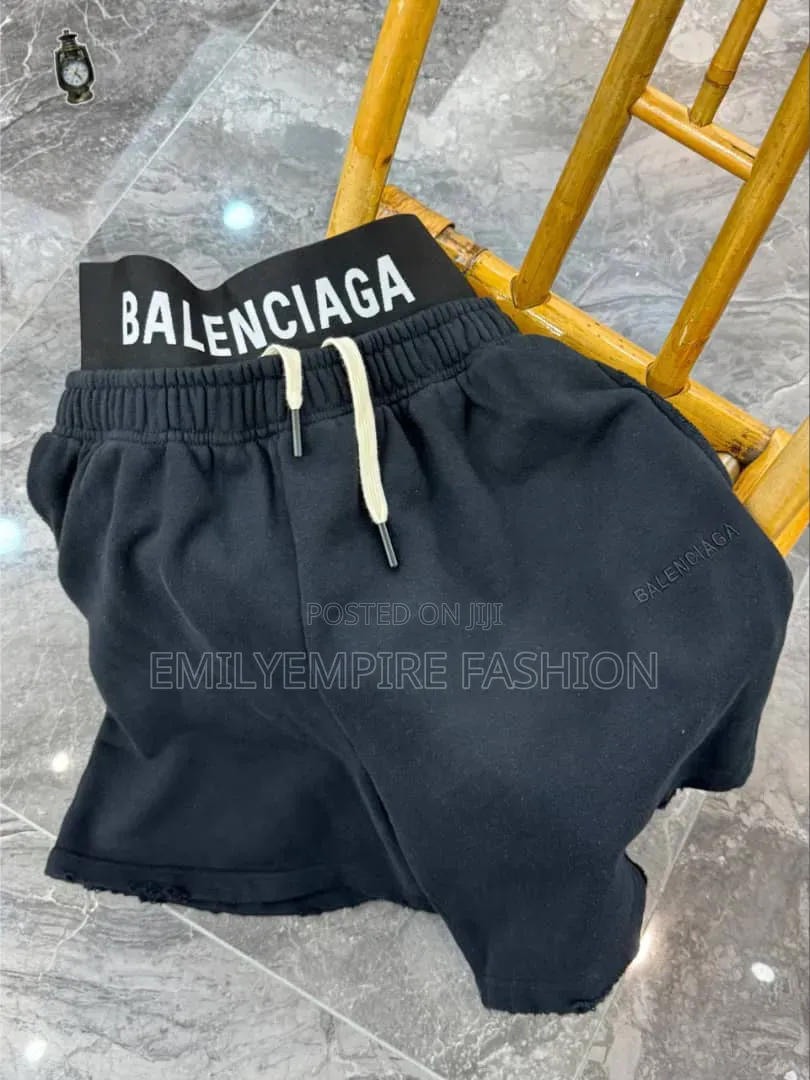 Lúxury Balenciaga Short Available Now in Store 