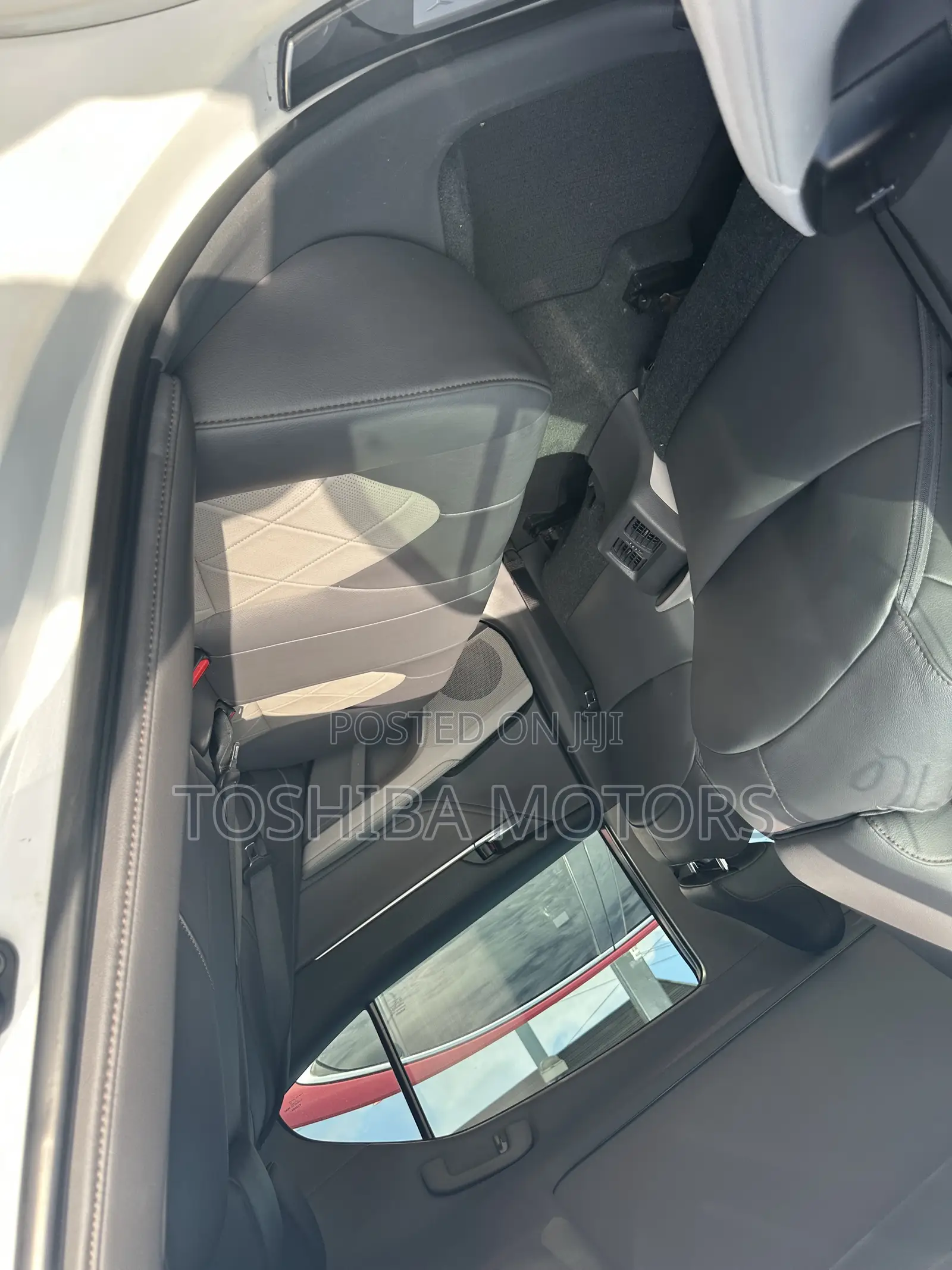 Toyota Camry XLE FWD 2020 Off white