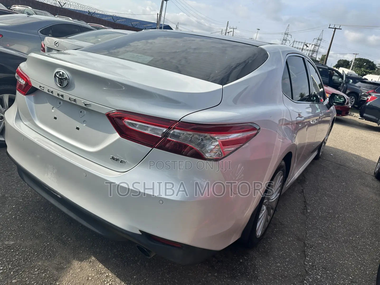 Toyota Camry XLE FWD 2020 Off white