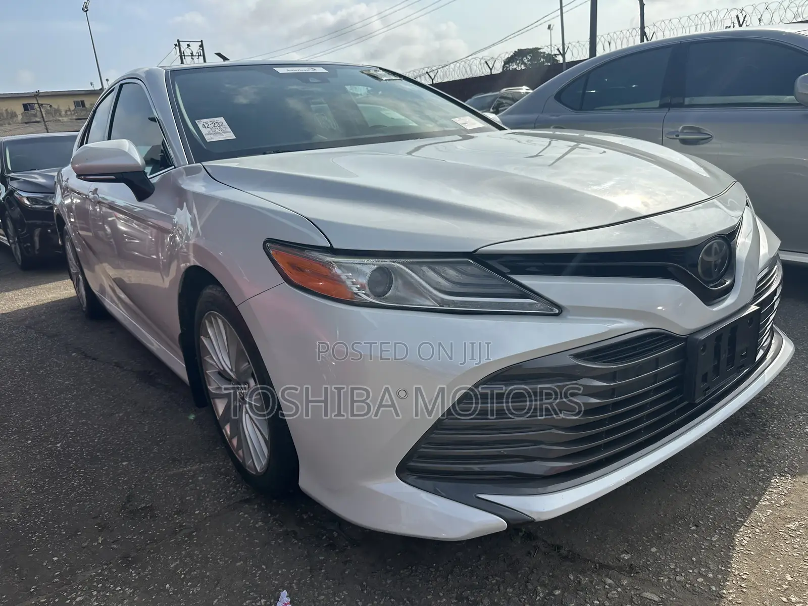 Toyota Camry XLE FWD 2020 Off white