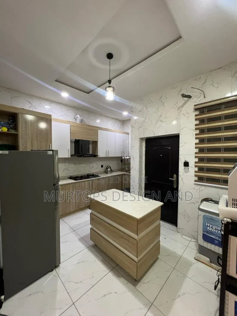 2bdrm Apartment in Lekki Phase 1 for sale