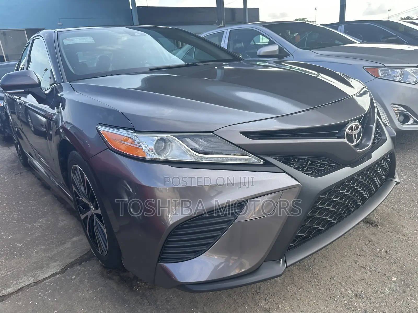 Toyota Camry SE FWD 2020 Gray
