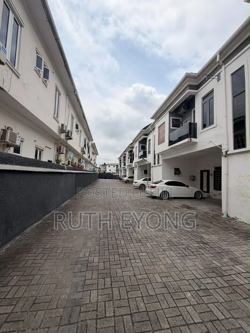 4bdrm Townhouse/Terrace in Royal Pine Estate, Lekki Phase 1 for sale
