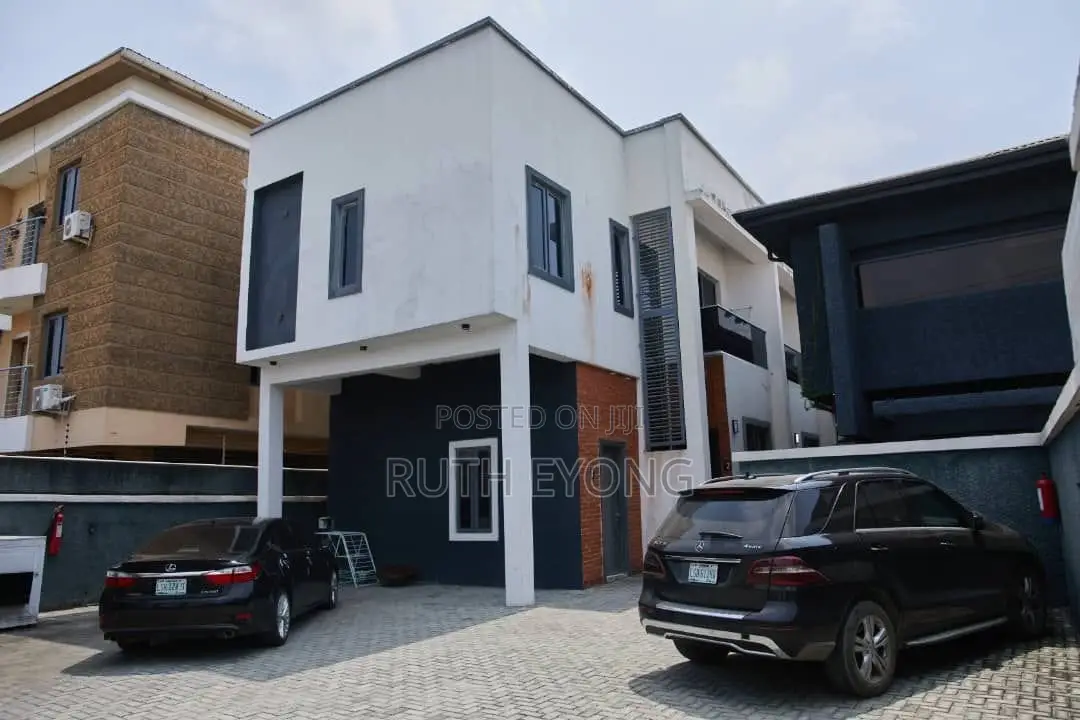 1bdrm Apartment in Lekki Phase 1, By for rent