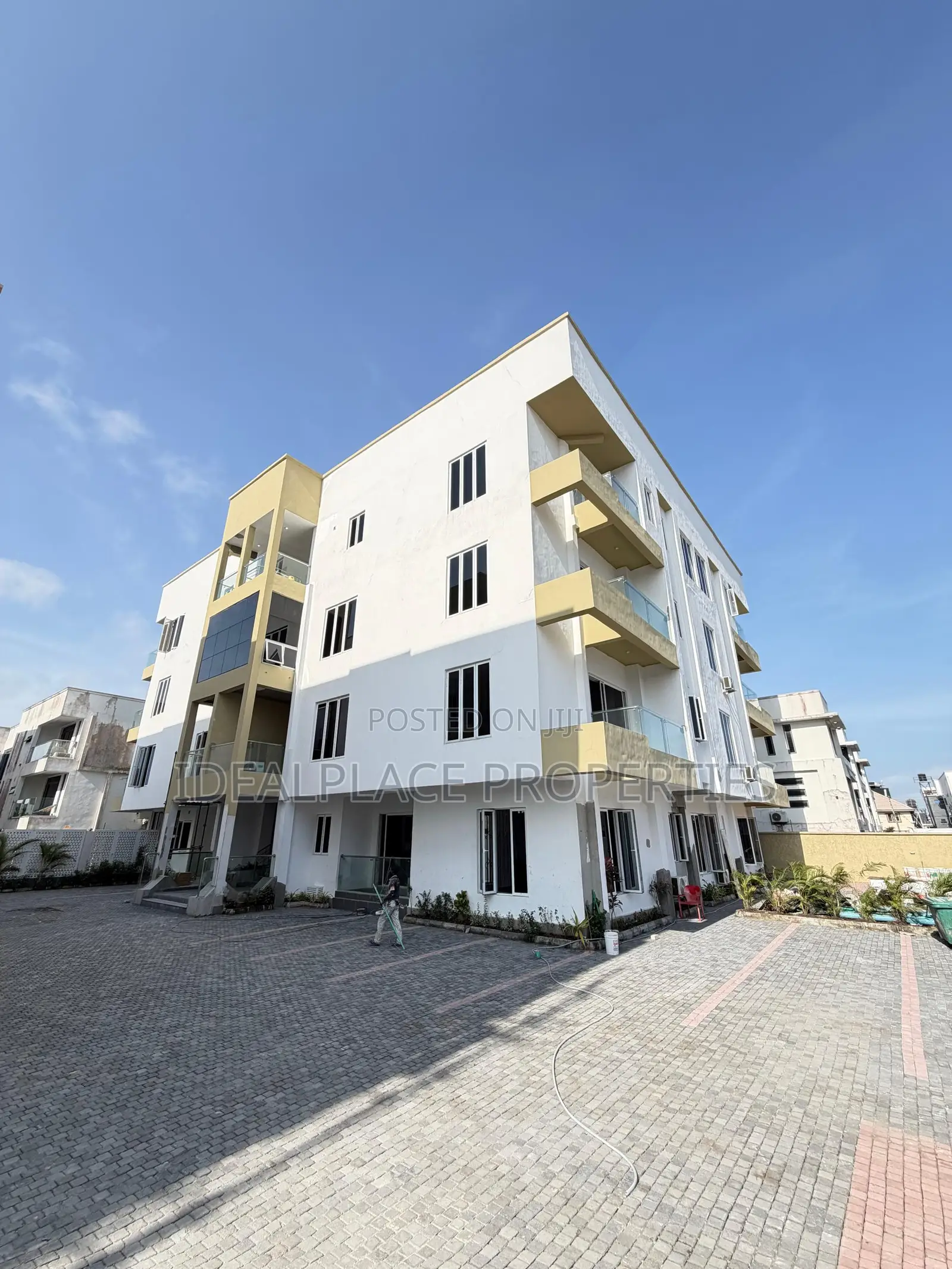 2bdrm Apartment in Lekki Phase 1 for sale