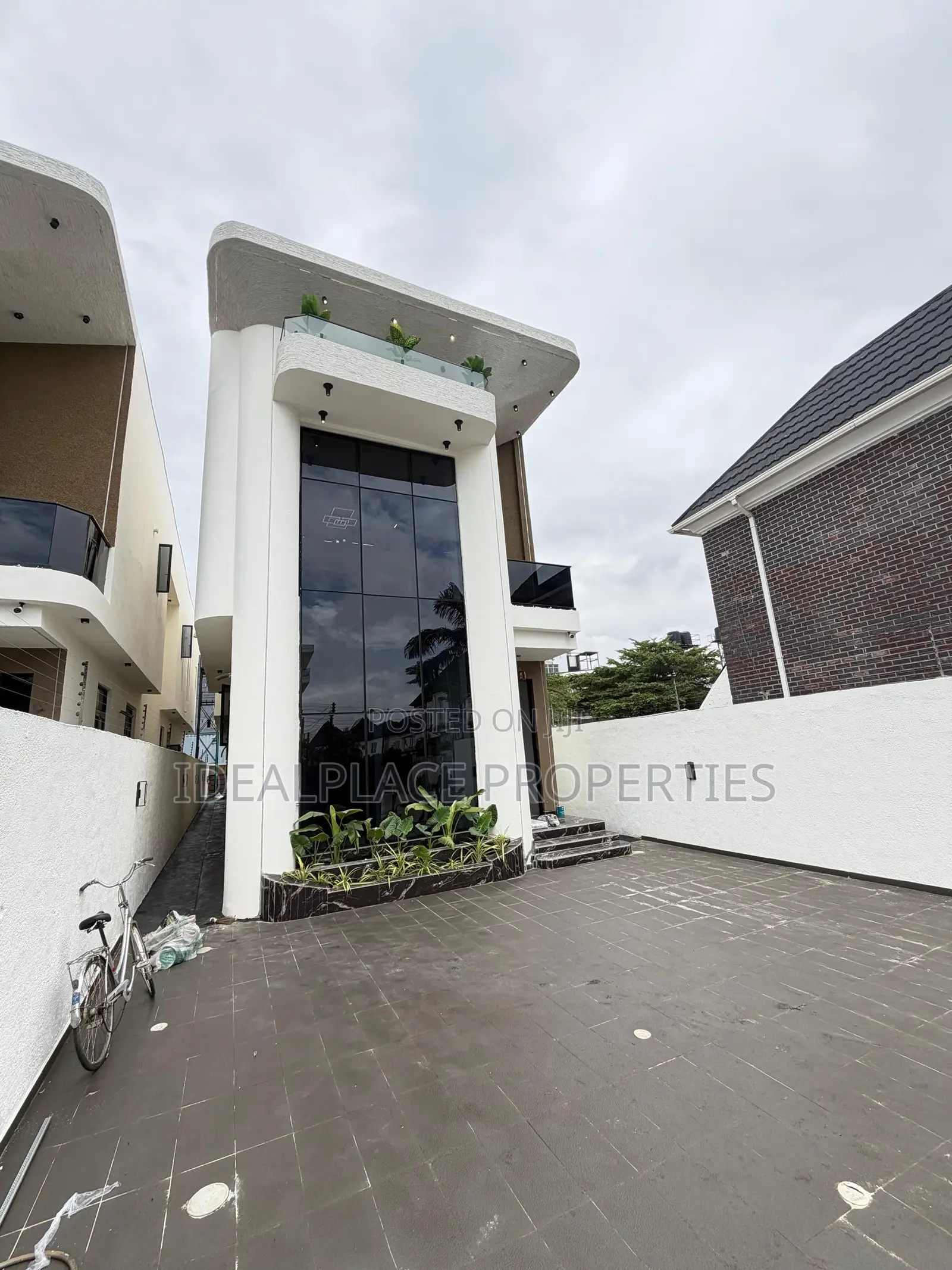 5bdrm Duplex in Lekki for sale