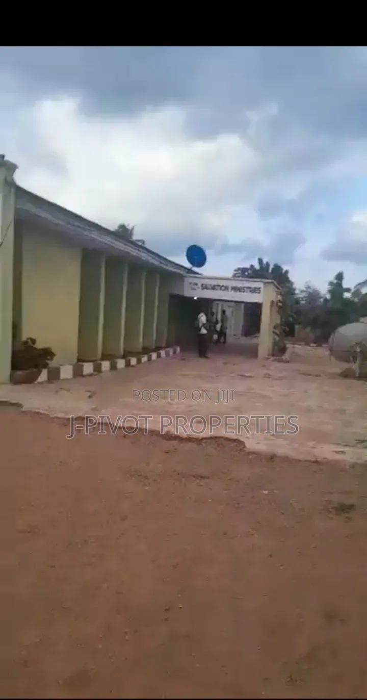 PRIME MIXED-USE PROPERTY — 8 PLOTS Tipper Garage,Tanke, Ilorin