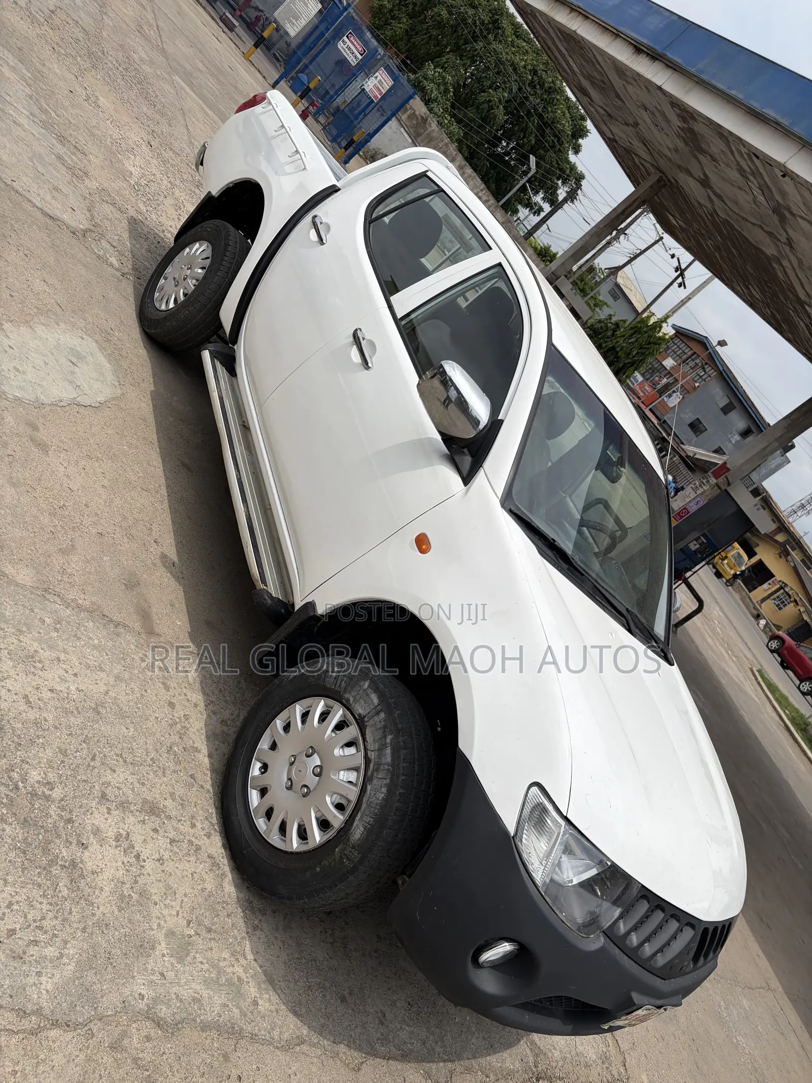 Mitsubishi L200 Double Cab 2.5 136hp 4WD 2012 White