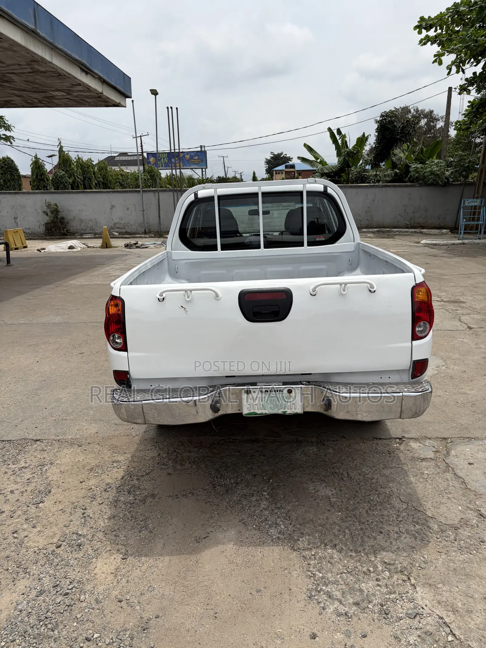 Mitsubishi L200 Double Cab 2.5 136hp 4WD 2012 White