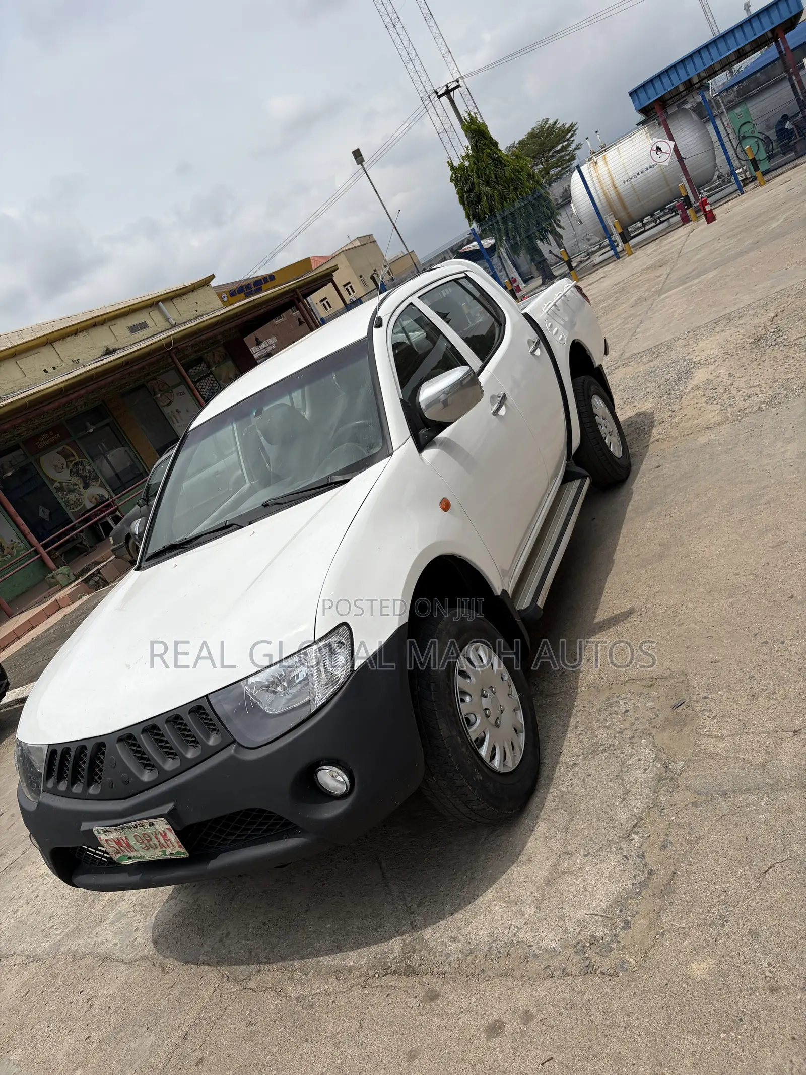 Mitsubishi L200 Double Cab 2.5 136hp 4WD 2012 White