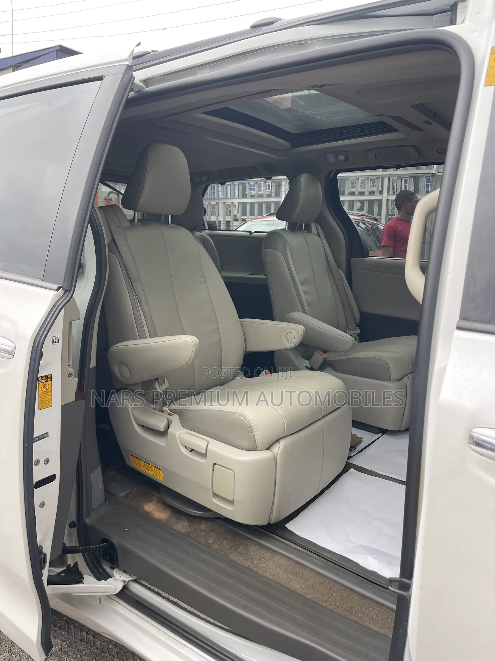 Toyota Sienna Limited AWD 7-Passenger 2013 White