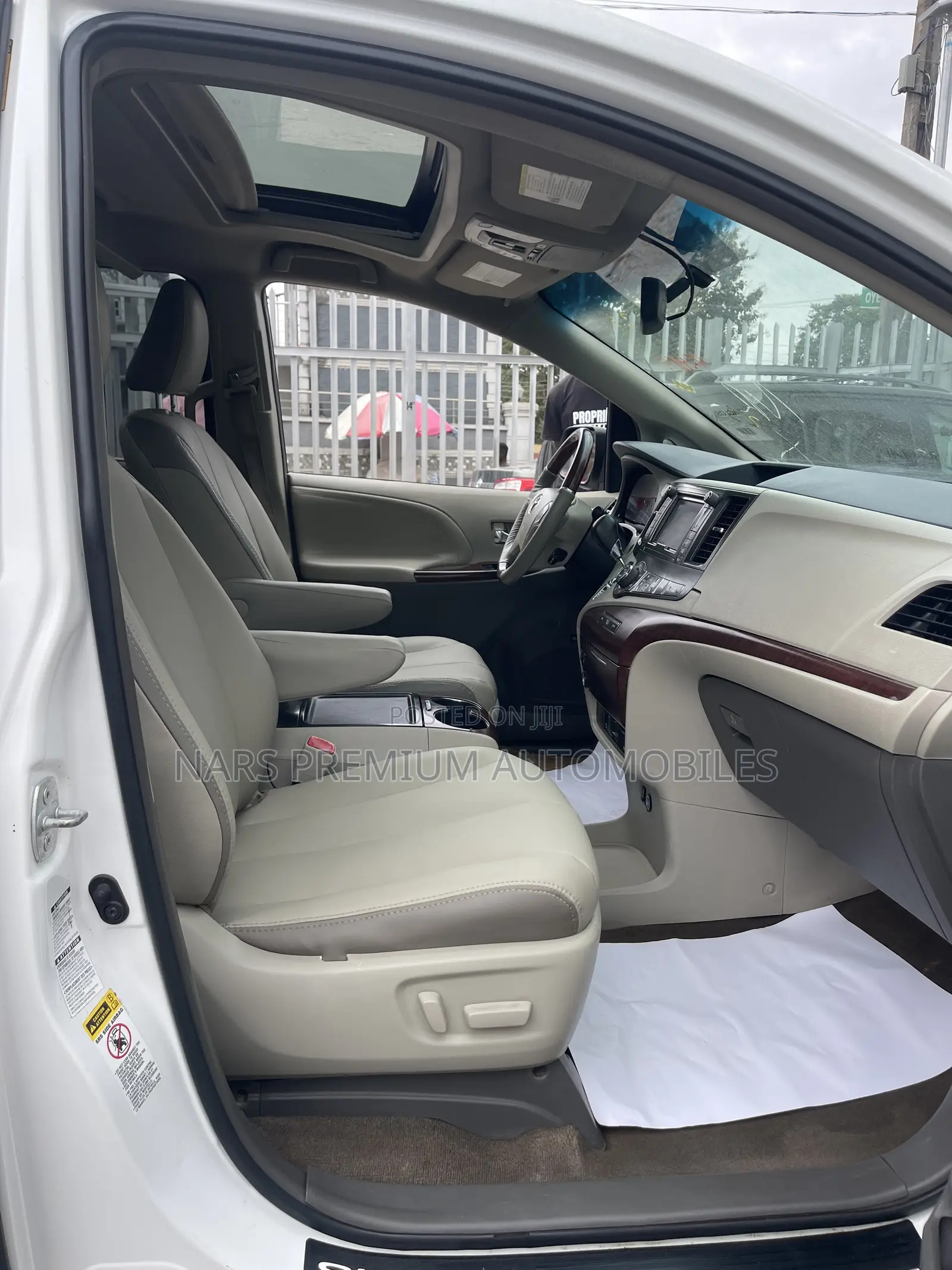 Toyota Sienna Limited AWD 7-Passenger 2013 White