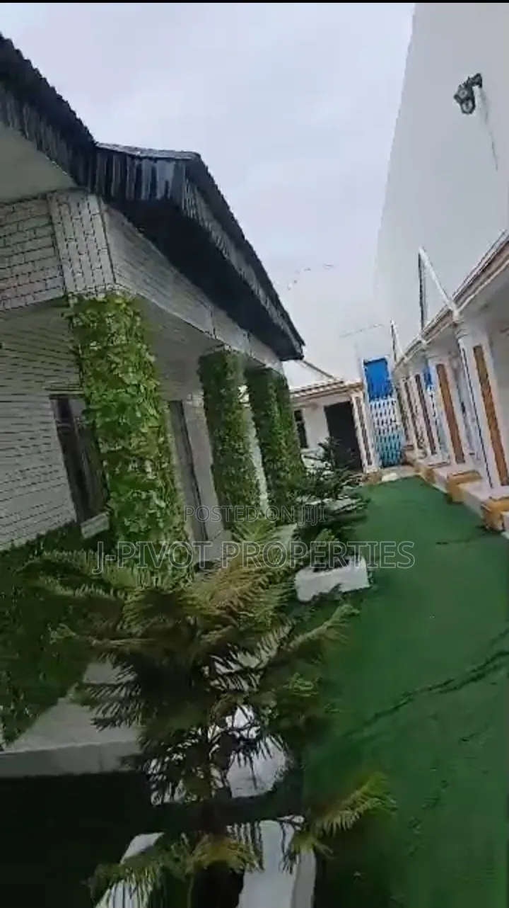 Luxury 11-Unit Self-Contained Hotel — Oyun,tipper Garage,ilorin