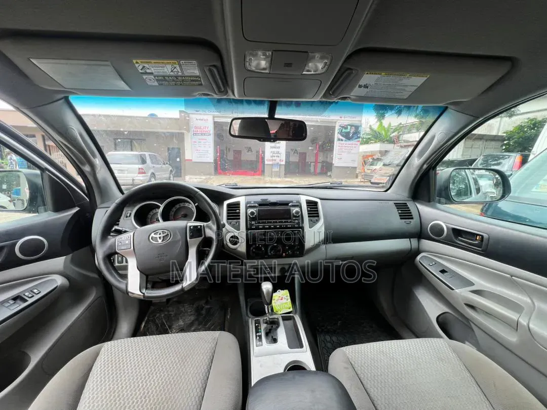 Toyota Tacoma 2012 Silver